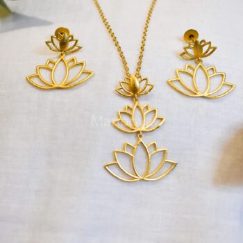 Archana Lotus Pendant Set
