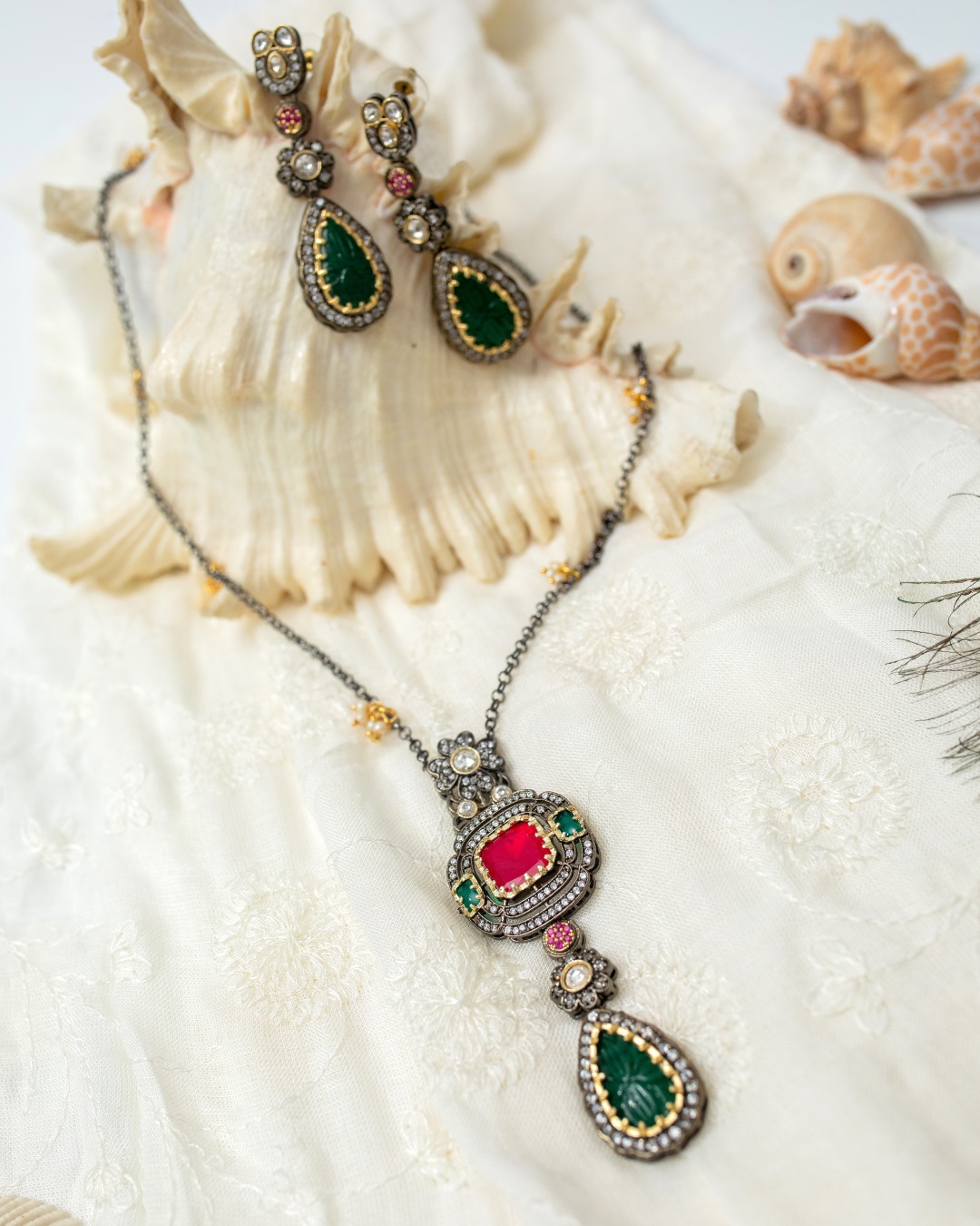 Bipasha Victorian Pendant Set - Green/Pink