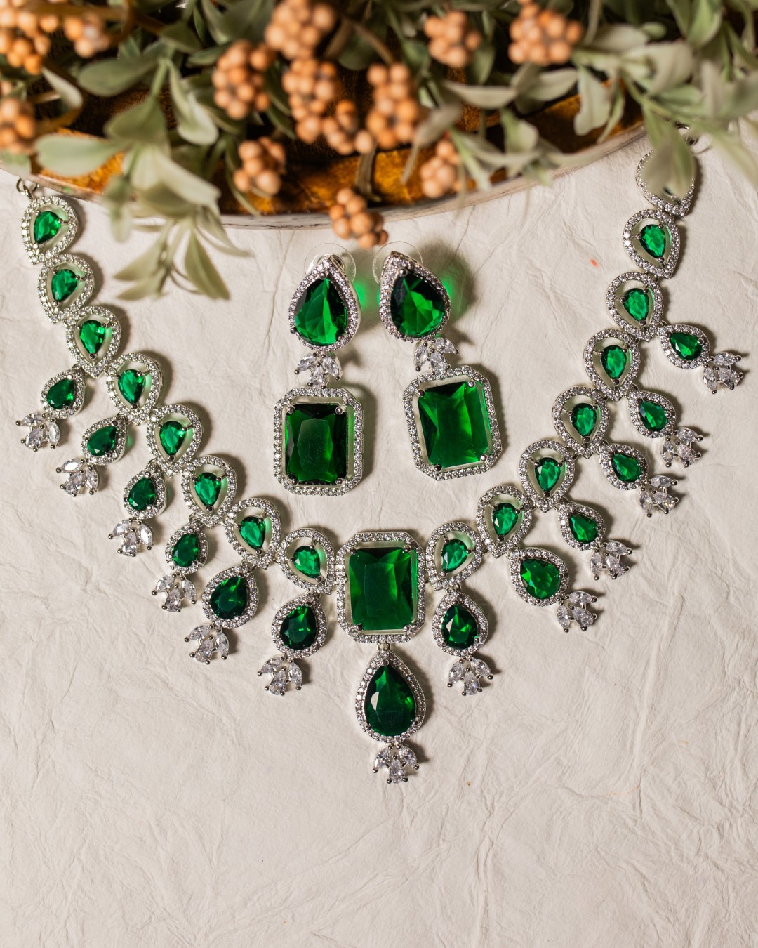 Minisha Diamond Necklace Set - Emerald Green