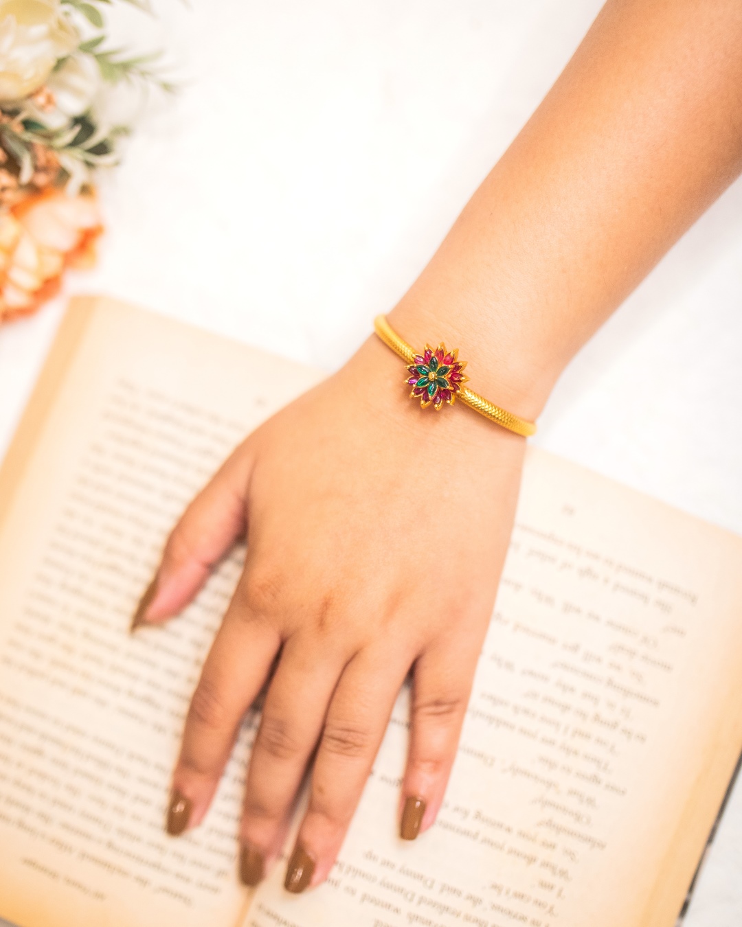 Suman Periwinkle Flower Bracelet