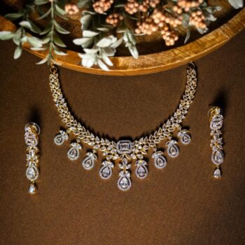 Triveni Diamond Necklace Set - Gold