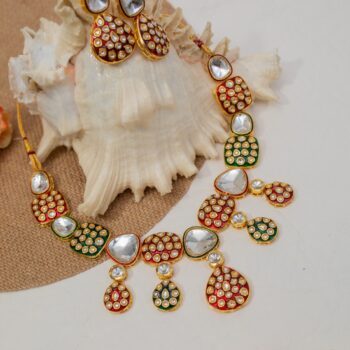 Adhisha Kundan Necklace Set – Maroon/Green