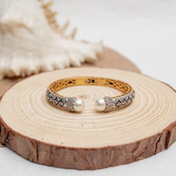 Kareena Pearl Bracelet